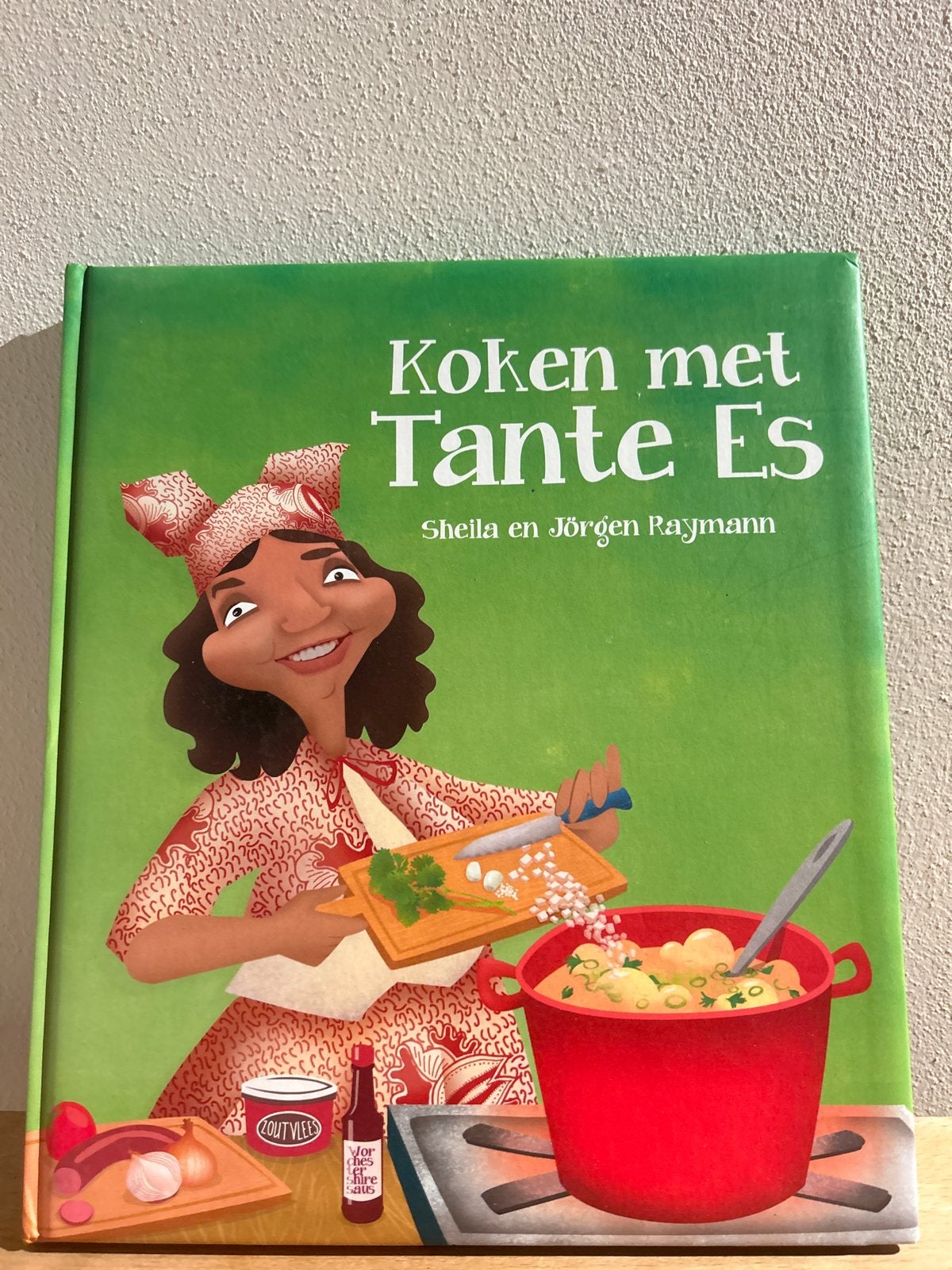 Koken met Tante Es - Surinaamse, Caribische en Europese keuk, Boeken, Kookboeken, Ophalen of Verzenden, Zo goed als nieuw, Overige gebieden
