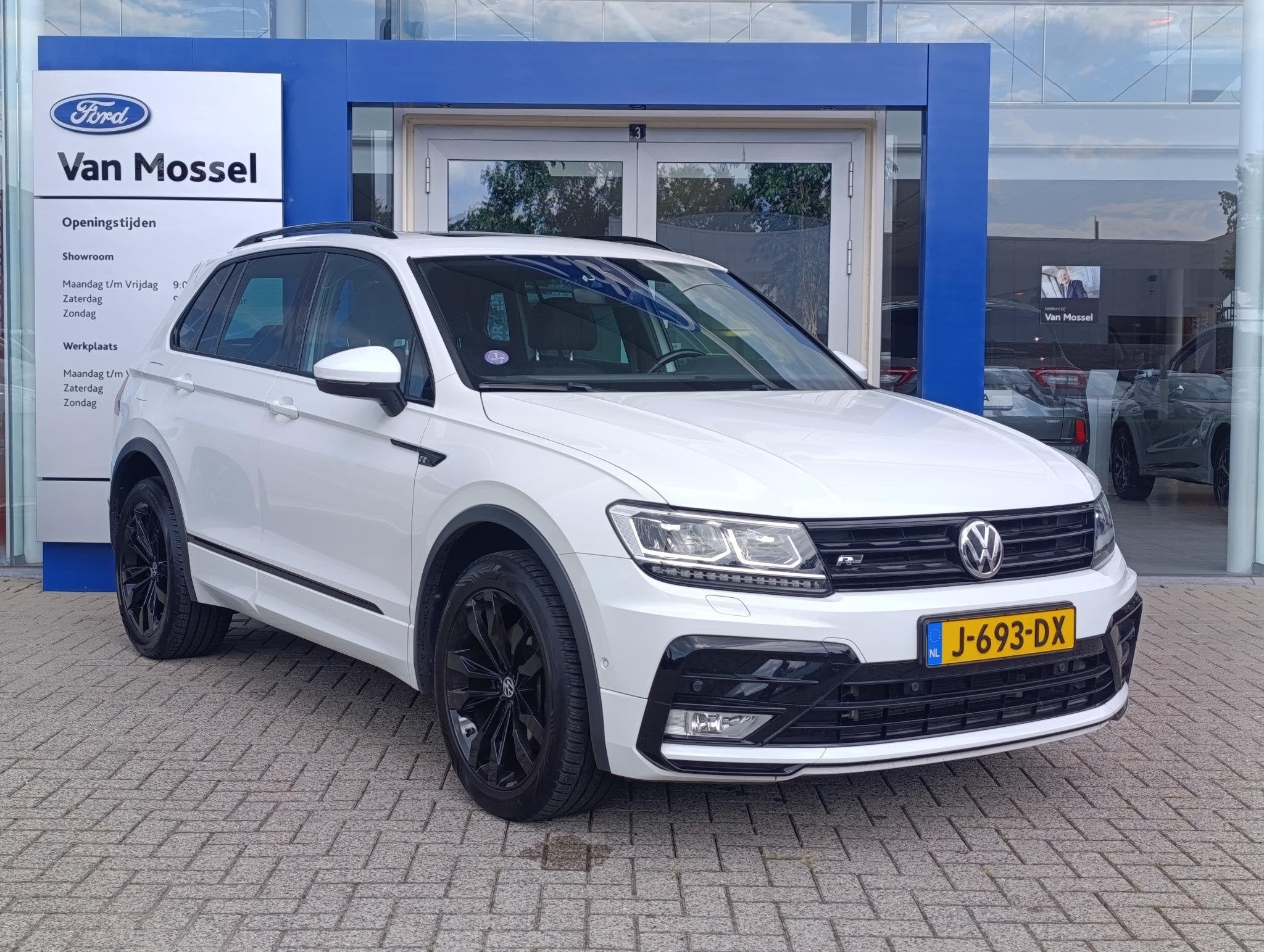 Volkswagen Tiguan 2.0 TSI 4Motion Highline | Panodak | Stoel, Automaat, 12 maanden, Stof, Gebruikt
