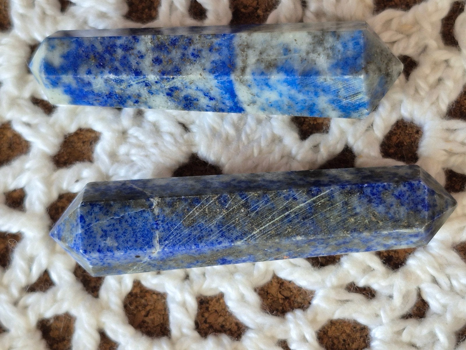 2 healingstaafjes donkerblauw pyriet, Ophalen of Verzenden