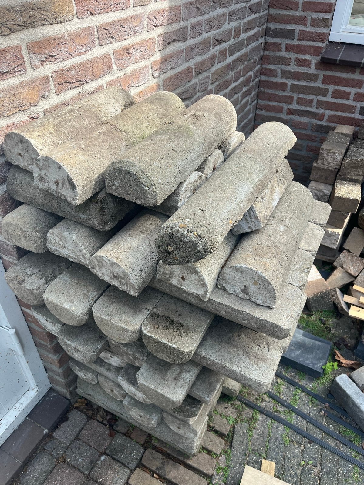 53 Betonnen halve paaltjes / palissaden - grijs, Ophalen, Overige materialen, Gebruikt, Overige typen