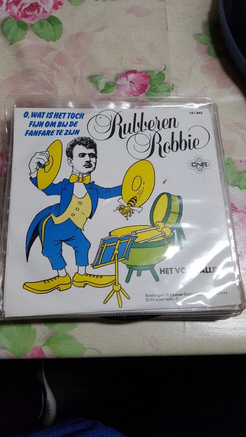 single rubberen robbie, het voetballied, Cd's en Dvd's, Ophalen of Verzenden