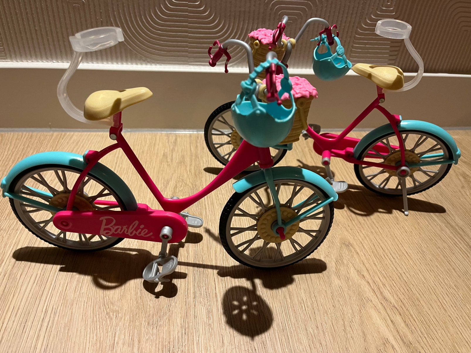 Barbie fietsen 2x, Kinderen en Baby's, Speelgoed | Overig, Ophalen of Verzenden, Jongen of Meisje