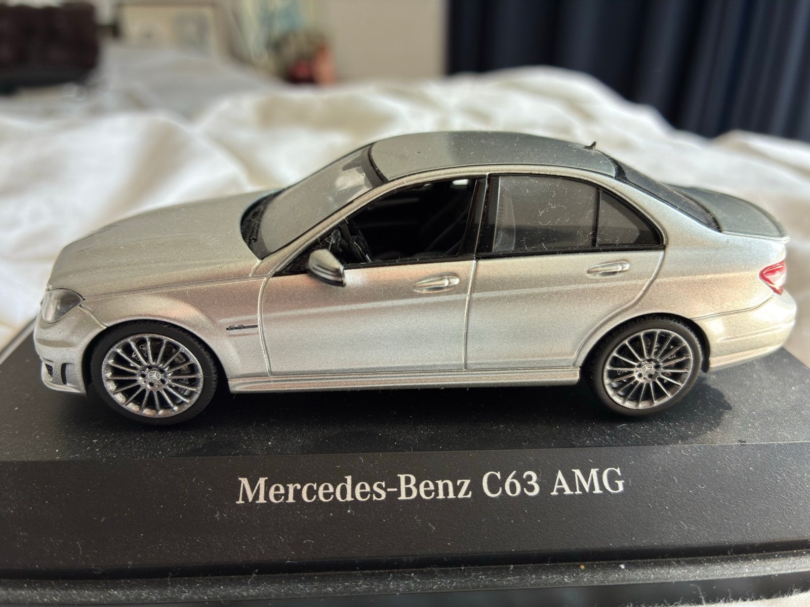 Mercedes-Benz C63 AMG schaalmodel 1/43, Ophalen, Zo goed als nieuw, Overige typen