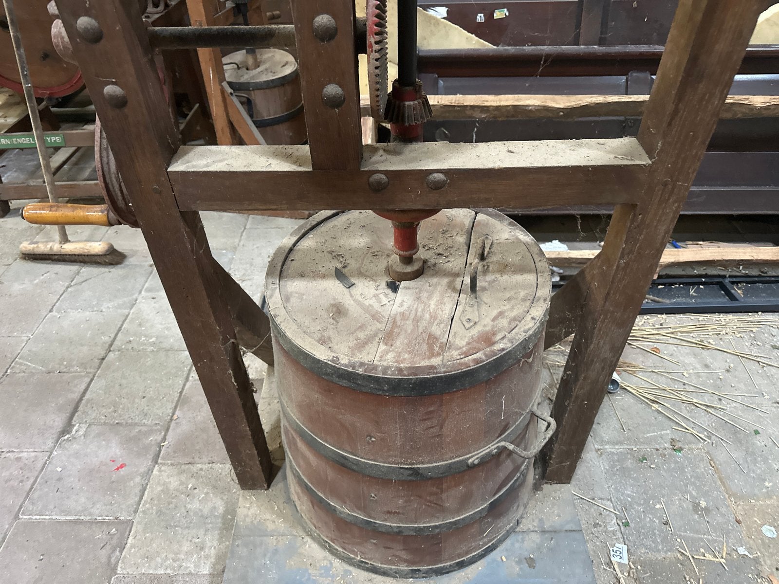 Antieke houten boterkarn met tandwielmechanisme, Ophalen of Verzenden