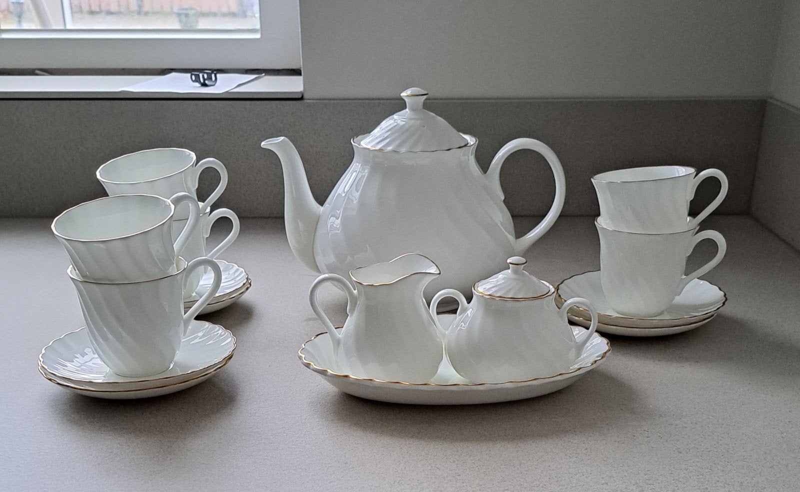 Prachtig Wedgwood Gold Chelsea koffie- theeservies - 10-deli, Ophalen, Klassiek, Zo goed als nieuw, Kop(pen) en/of Schotel(s)