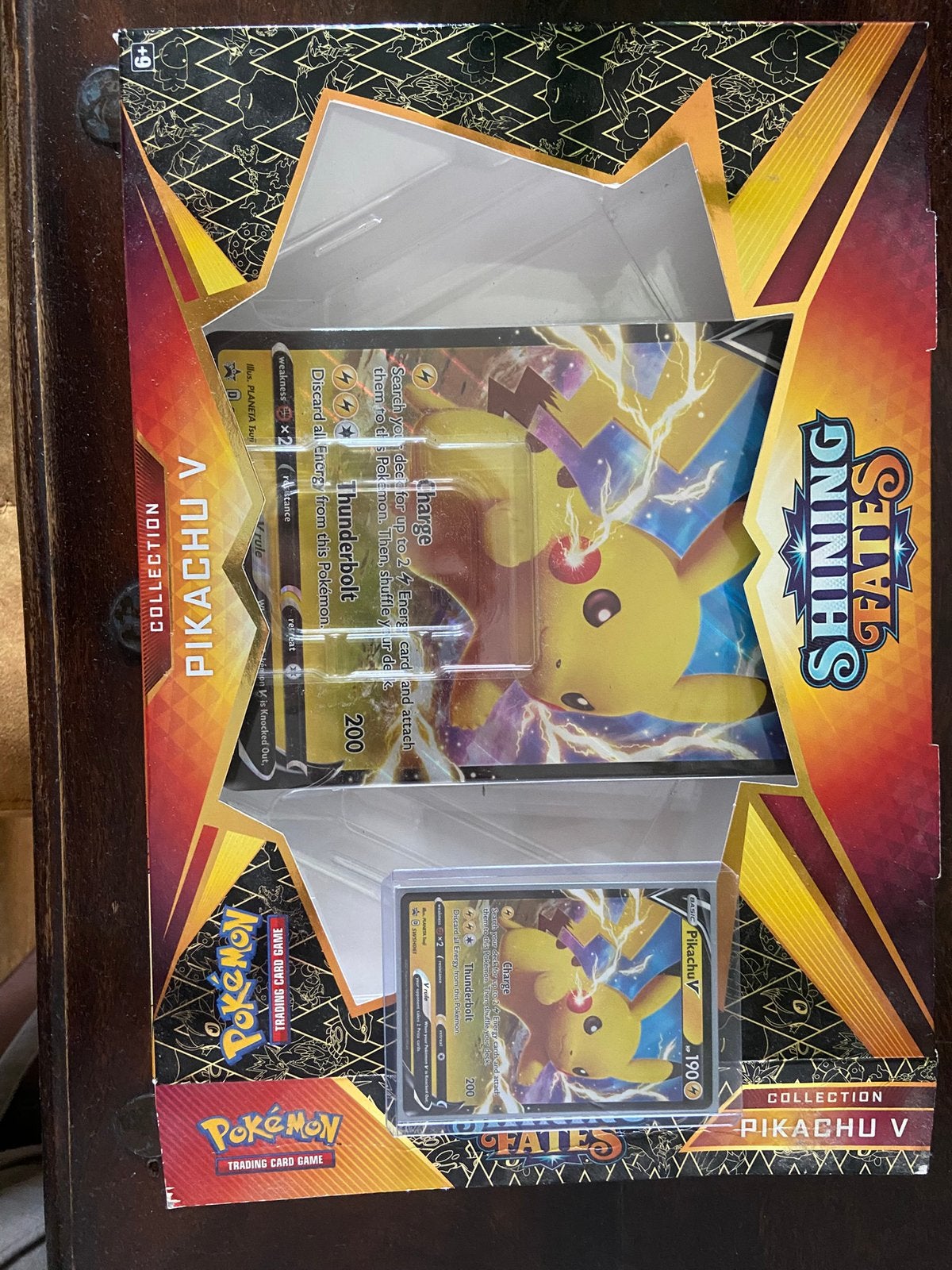Pikachu V Pokemon SWSH061 Promo Shining Fates Oversized Card, Ophalen of Verzenden, Zo goed als nieuw