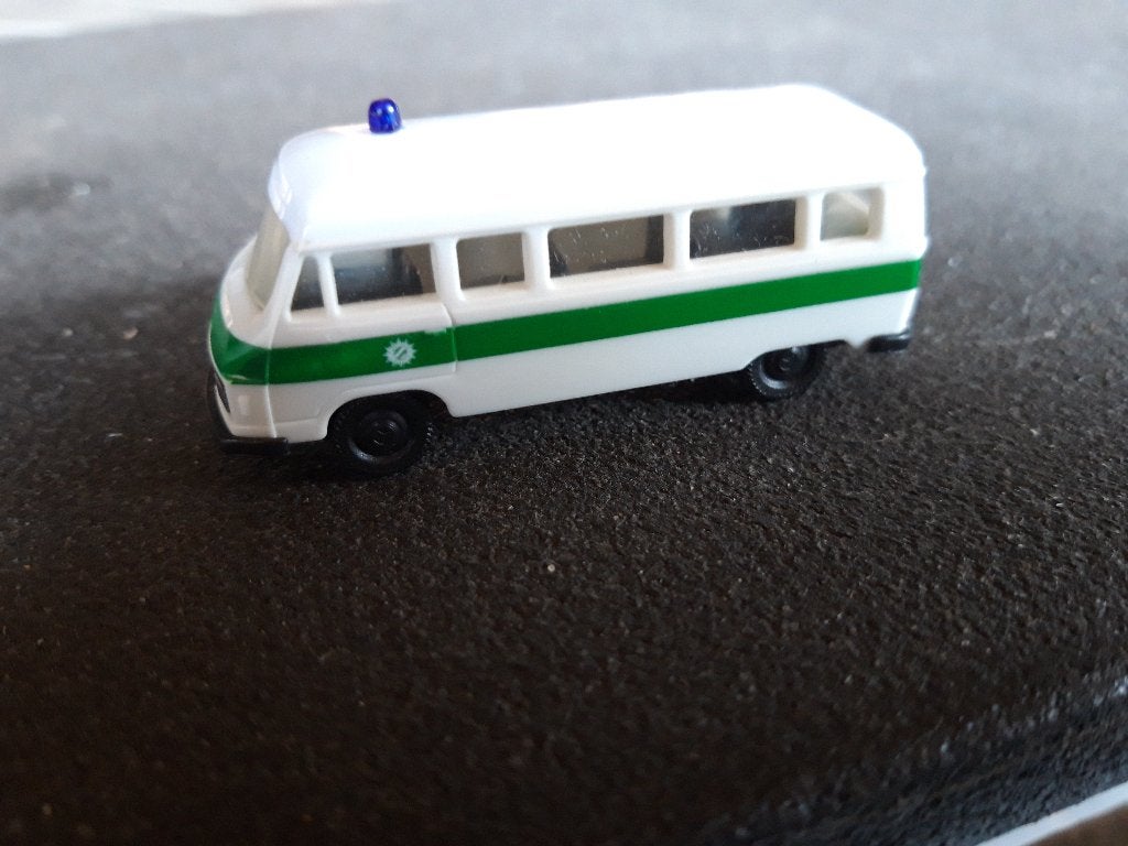 Mercedes=Benz L 206 Polizei DDR ( Hanomag model ) H0 1:87, Hobby en Vrije tijd, Ophalen of Verzenden, Zo goed als nieuw, Bus of Vrachtwagen