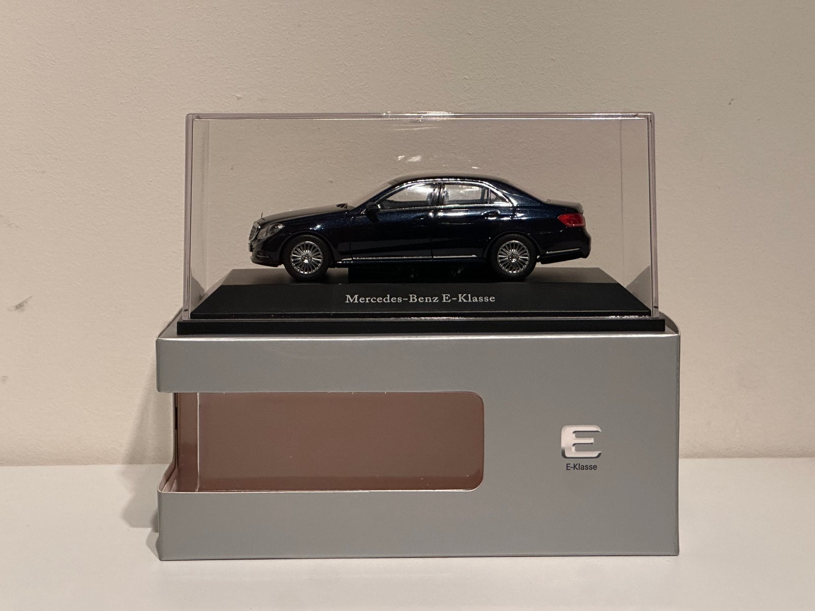 Mercedes-Benz E-klasse Limousine Facelift | Kyosho | 1:43, Hobby en Vrije tijd, Modelauto's | 1:43, Ophalen of Verzenden, Nieuw