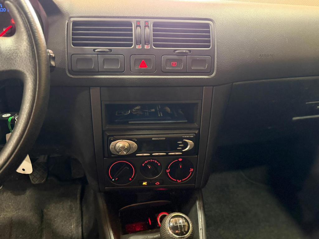 Volkswagen Bora 1.6-16V 2002 Groen Airco Trekhaak 132.000 KM, Auto's, Volkswagen, Stof, Gebruikt, Bora, 4 cilinders