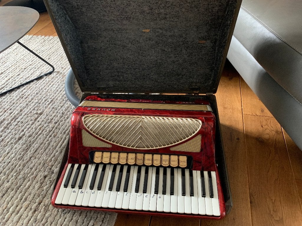 accordeon hohner verdi V, Ophalen, Gebruikt, Met koffer, Toetsaccordeon