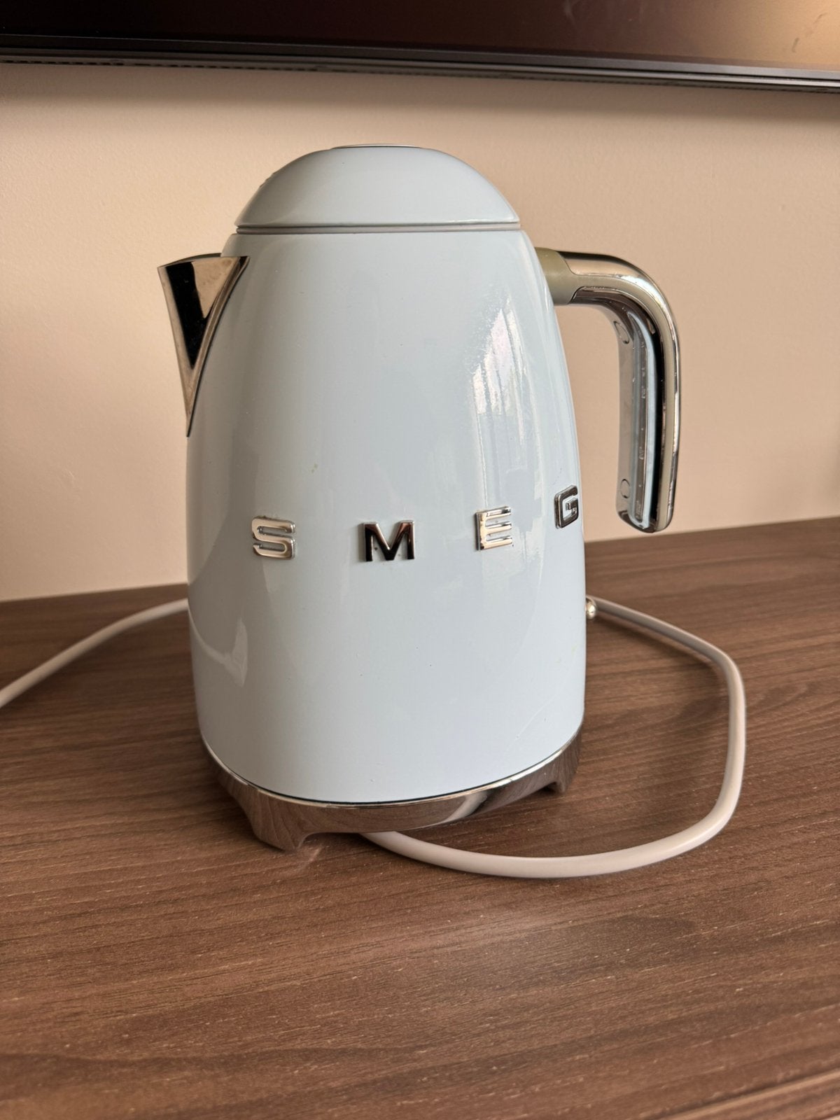 SMEG Waterkoker Licht Blauw 1,7L - zeer goede staat, Witgoed en Apparatuur, Waterkokers, 1 tot 2 liter, Ophalen, Zo goed als nieuw