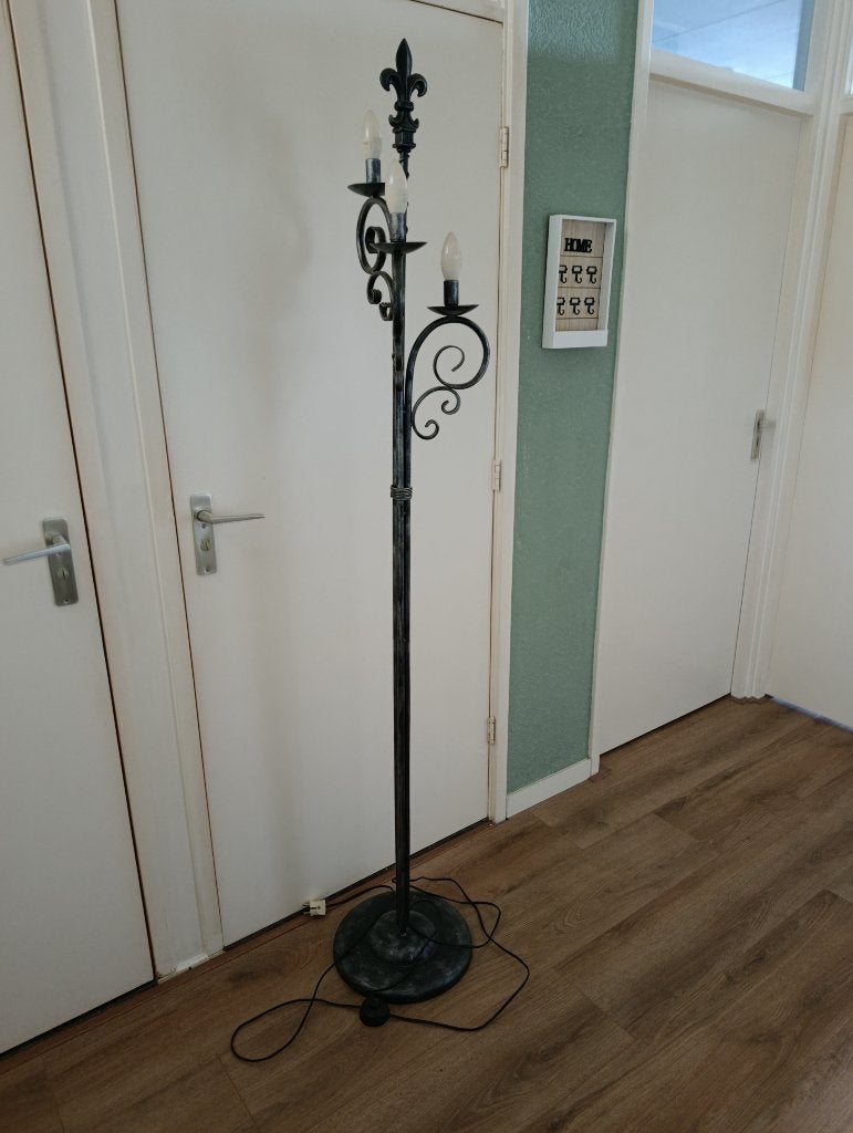 Antieke smeedijzeren lamp, Ophalen, Gebruikt, Metaal, 150 tot 200 cm