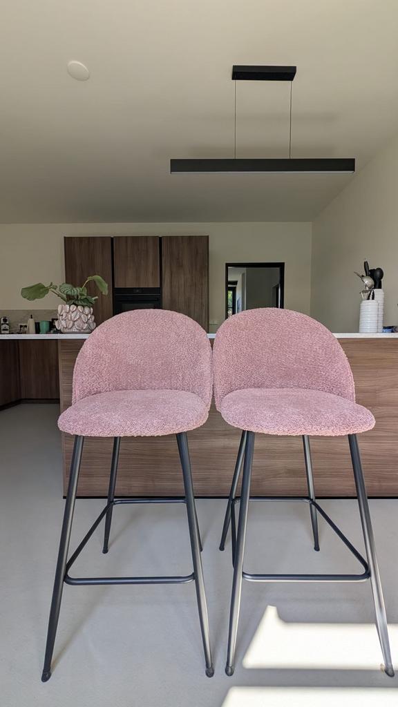 Roze teddy barkrukken 2 stuks zgan, Huis en Inrichting, Barkrukken, Ophalen, 60 tot 90 cm, Zo goed als nieuw, Metaal
