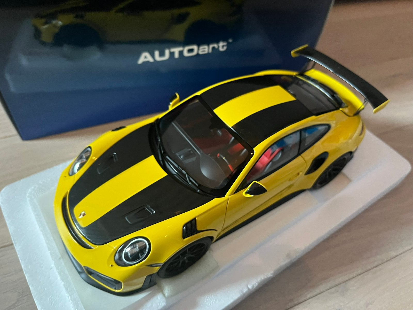 Porsche 911 (991.2) GT2 RS racing yellow Autoart 1:18, Hobby en Vrije tijd, Ophalen of Verzenden, Nieuw, Auto, Autoart