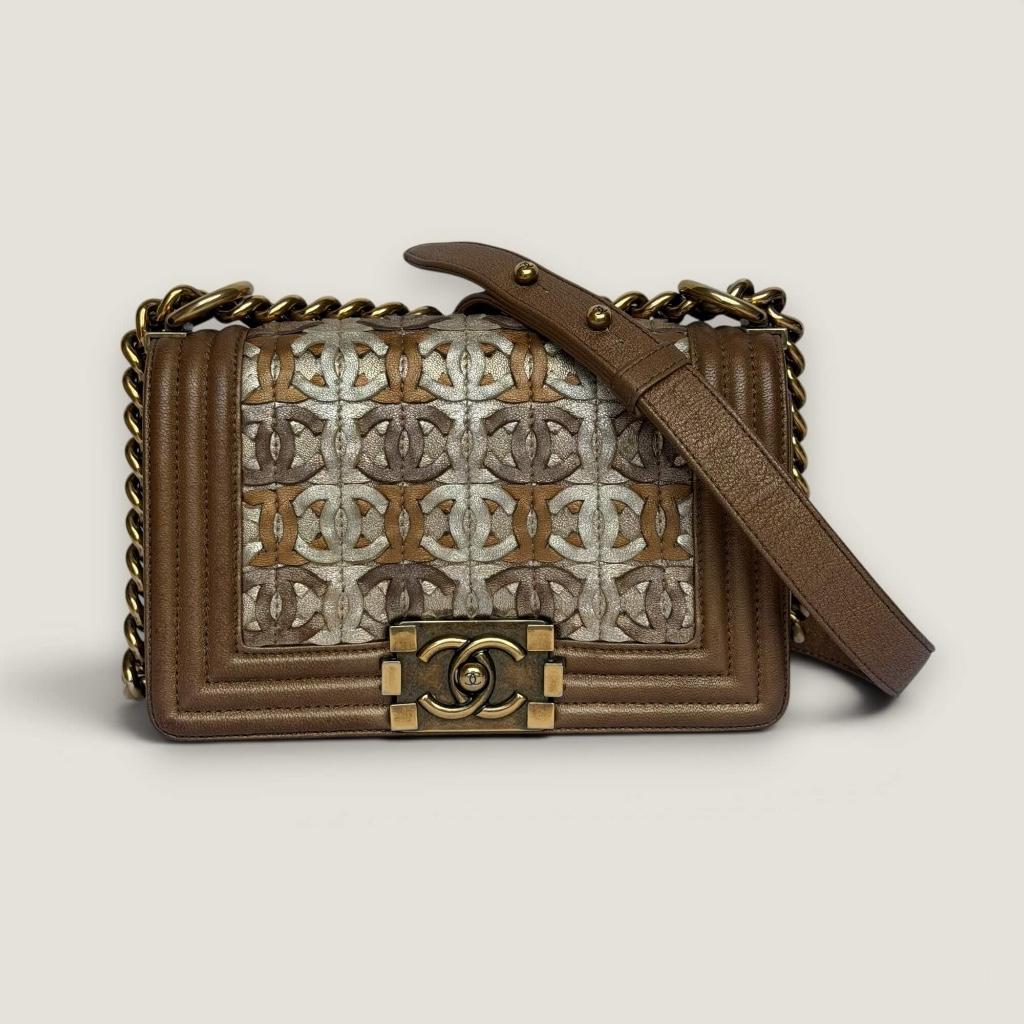 Chanel small quilted metallic lambskin CC Boy flap bag, Overige merken, Gebruikt, Beige, Ophalen of Verzenden