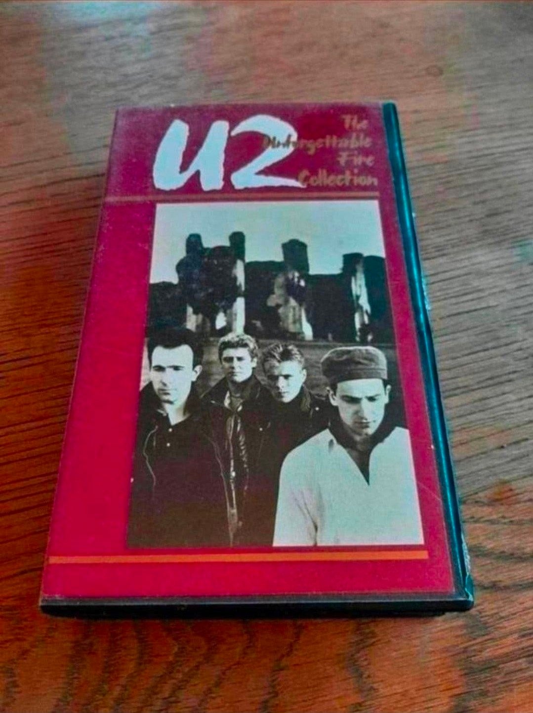 U2 - The Unforgettable Fire Collection videoband., Gebruikt, Alle leeftijden, Muziek en Concerten, Ophalen of Verzenden