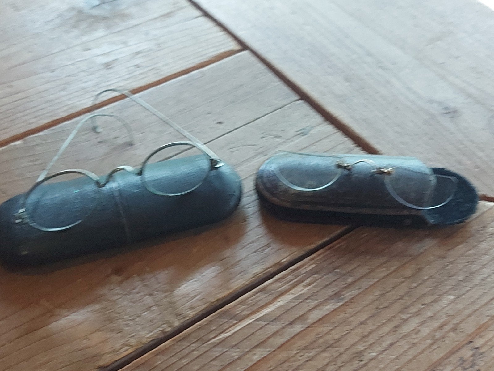 2 x antiek brilletje in leren koker 2 x antieke bril samen, Ophalen of Verzenden