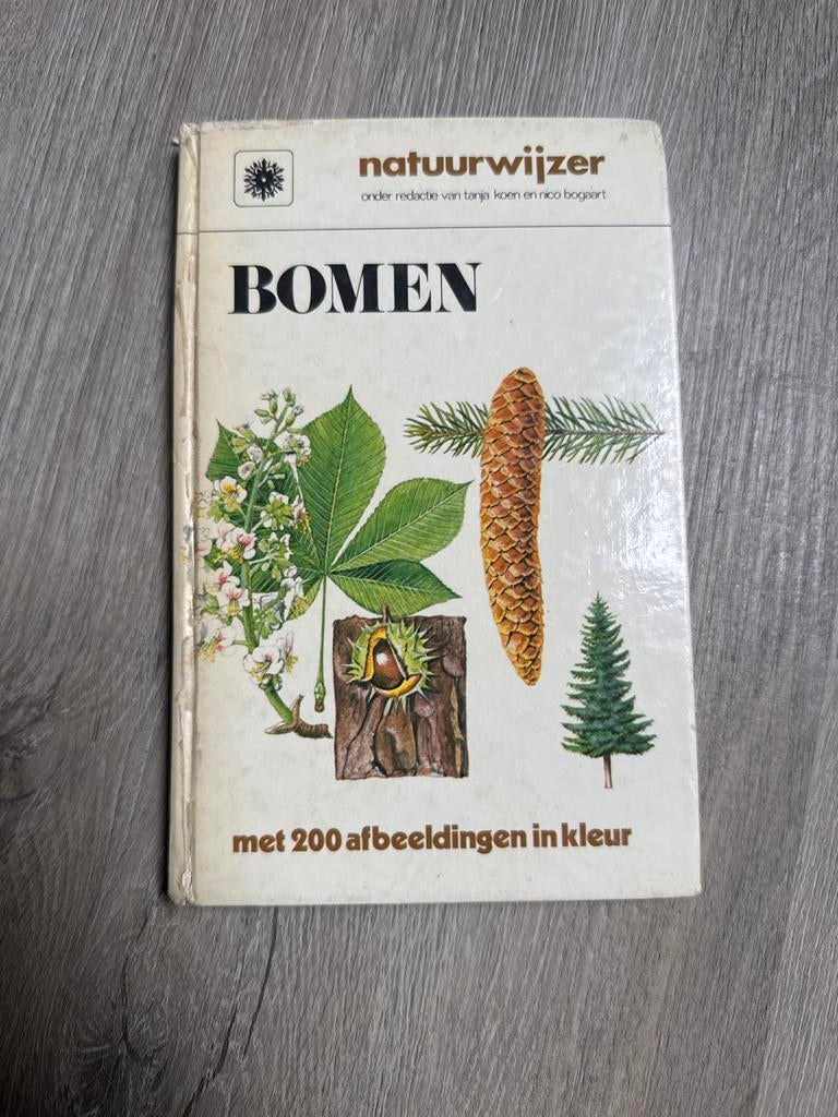 Natuurwijzer Bomen - Met 200 afbeeldingen in kleur, Boeken, Natuur, Ophalen of Verzenden, Gelezen, Bloemen, Planten en Bomen