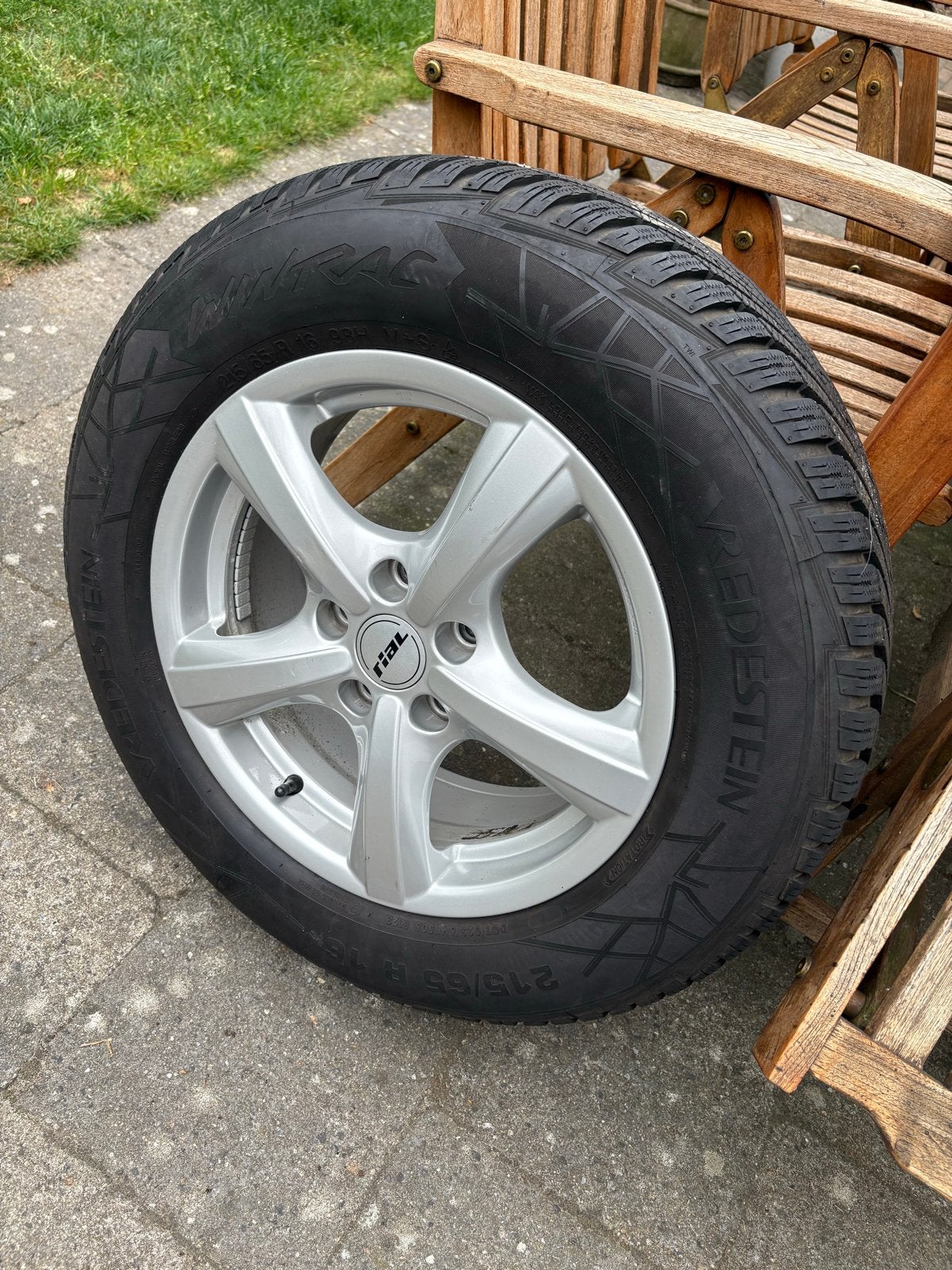 Winterbanden Vredestein 215/65 R16 op velgen, Ophalen