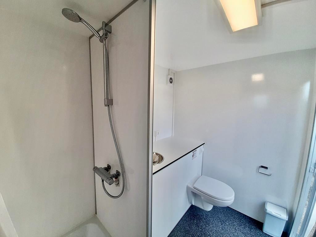 Te huur complete mobiele badkamer nood douchewagen, Huis en Inrichting, Badkamer | Complete badkamers, Info@vanderheijdenverhuur.nl
