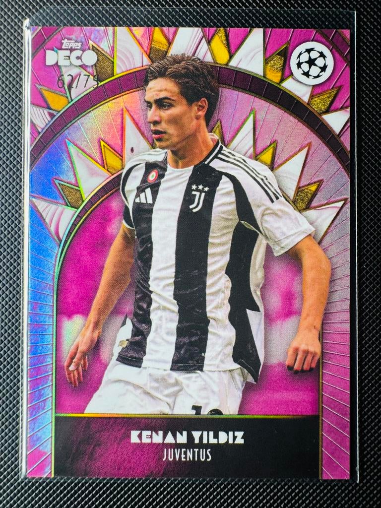 Kenan Yildiz Topps DECO Pink Juventus 2024 UEFA CL /75, Ophalen of Verzenden, Zo goed als nieuw, Plaatje