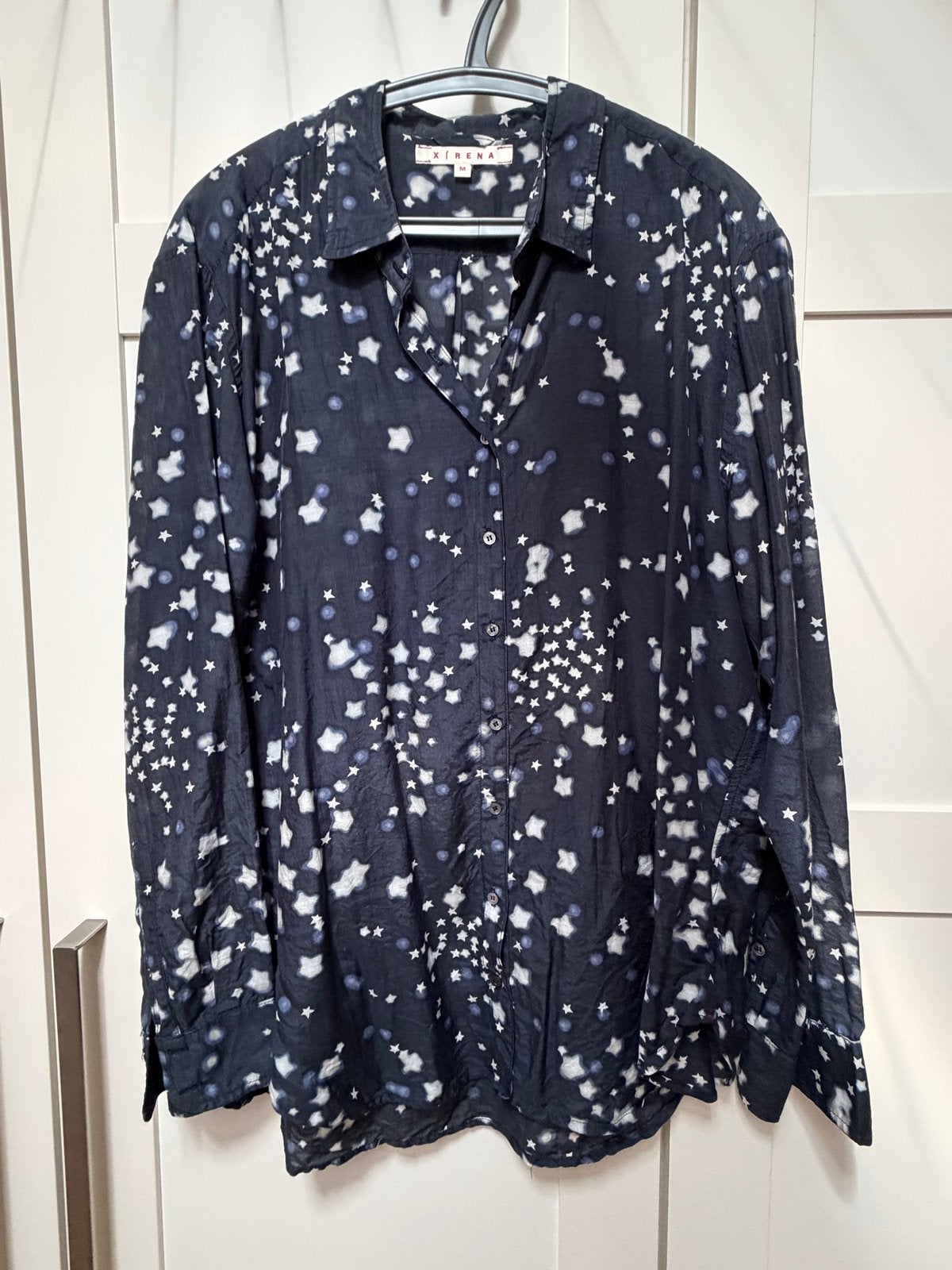 Xirena blouse met sterrenprint - Maat M, Ophalen of Verzenden, Zo goed als nieuw, Maat 38/40 (M), Blauw