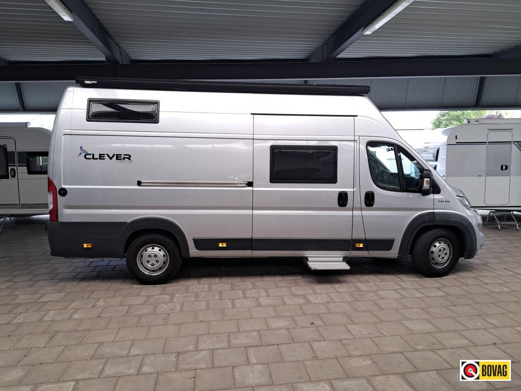 Clever Van enkele bedden en hefbed, Caravans en Kamperen, Campers, Overige merken, Verwarmde buitenspiegels, 6 tot 7 meter, Bedrijf