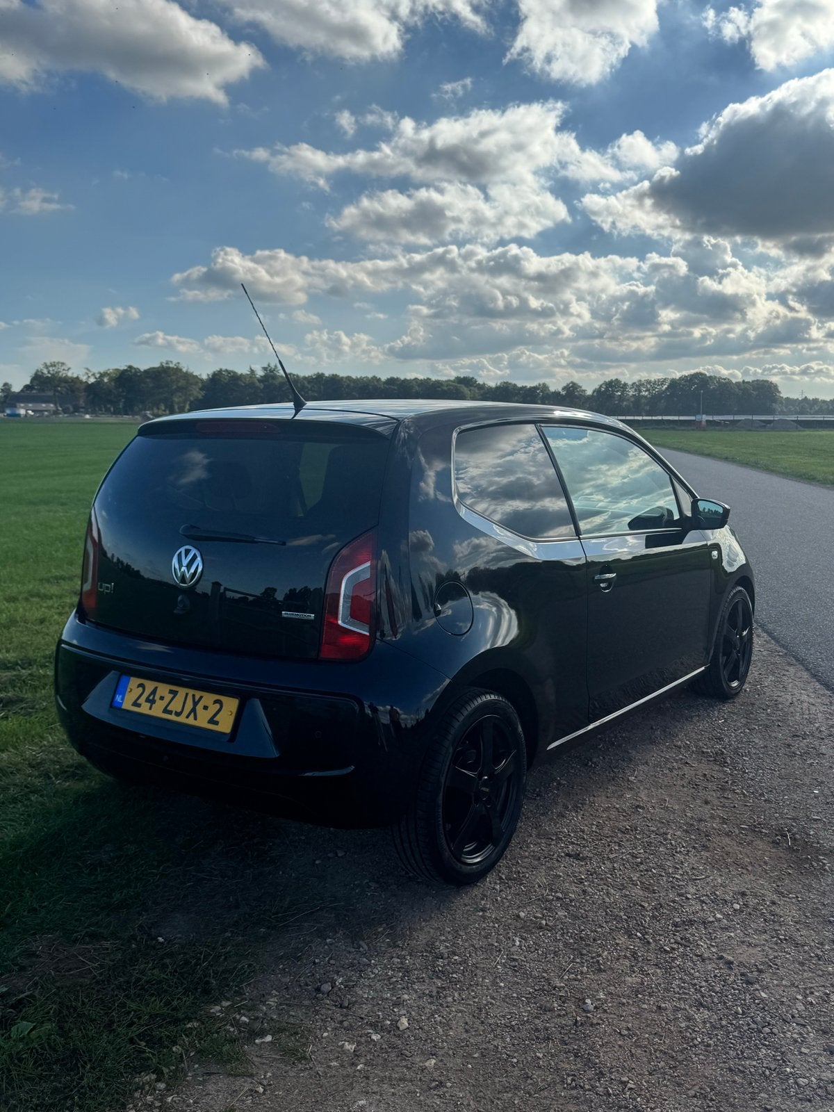 Foto 5 van Volkswagen up! 1.0 55KW AUT 2013 Zwart