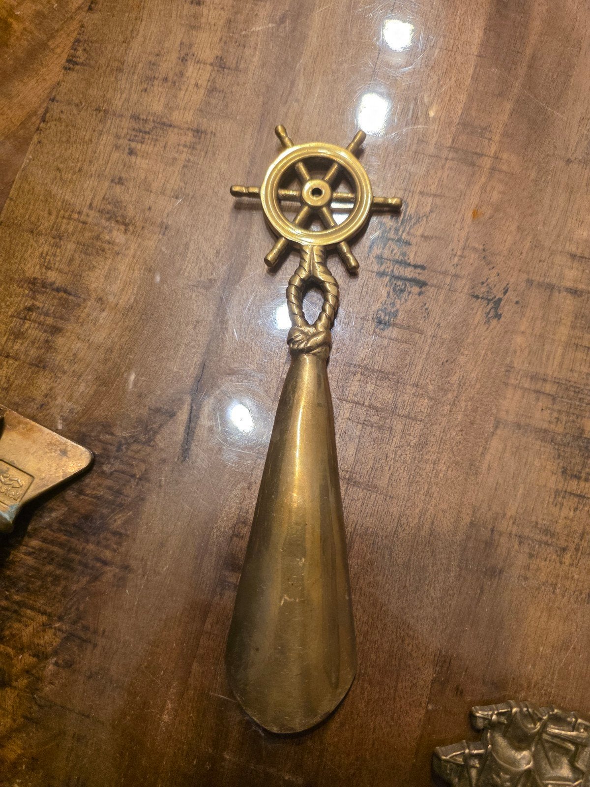 Vintage messing schoenlepel met scheepsroer, Ophalen