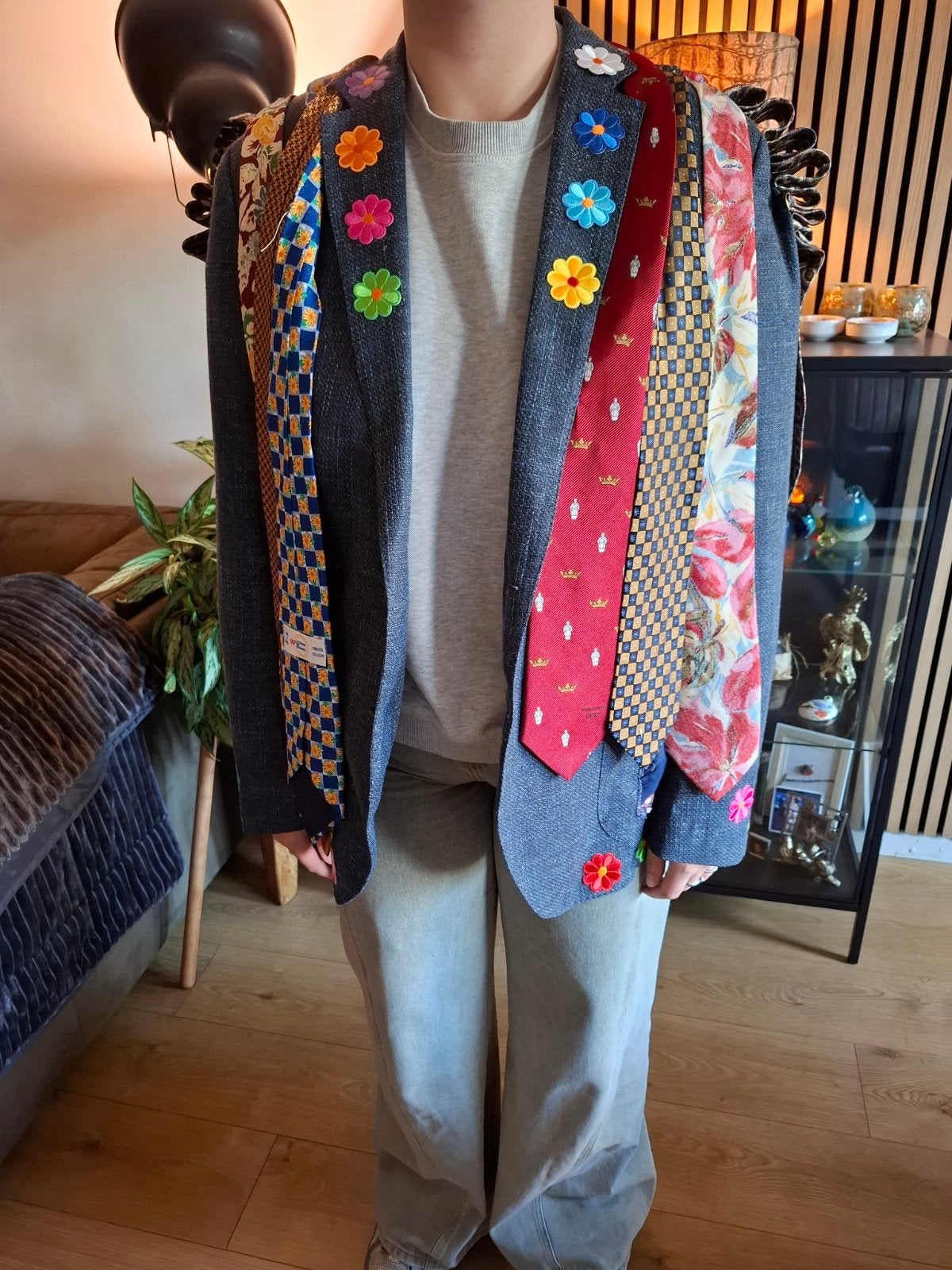 zelfgemaakte carnavals jas  met stropdassen, Carnaval, Maat 42/44 (L), Ophalen of Verzenden, Gedragen