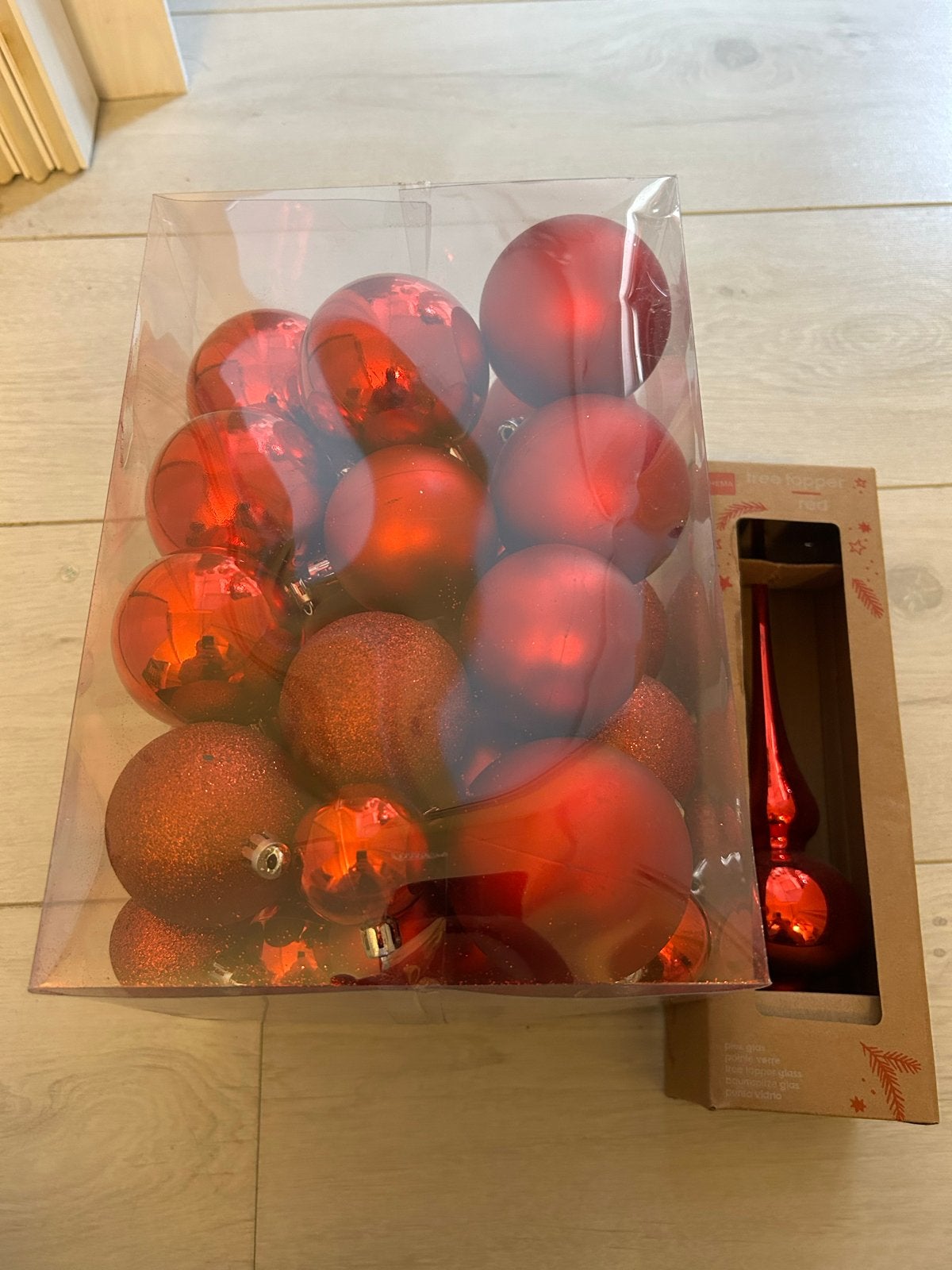 Rode kerstballen en piek, Ophalen of Verzenden, Zo goed als nieuw
