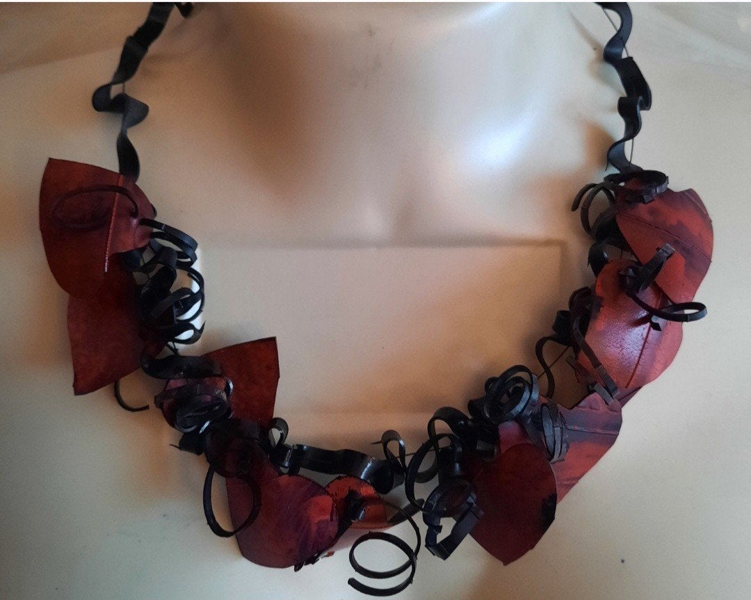 Rubber fietsband ketting hartjes, Sieraden, Tassen en Uiterlijk, Ophalen of Verzenden, Nieuw, Rood, Overige materialen