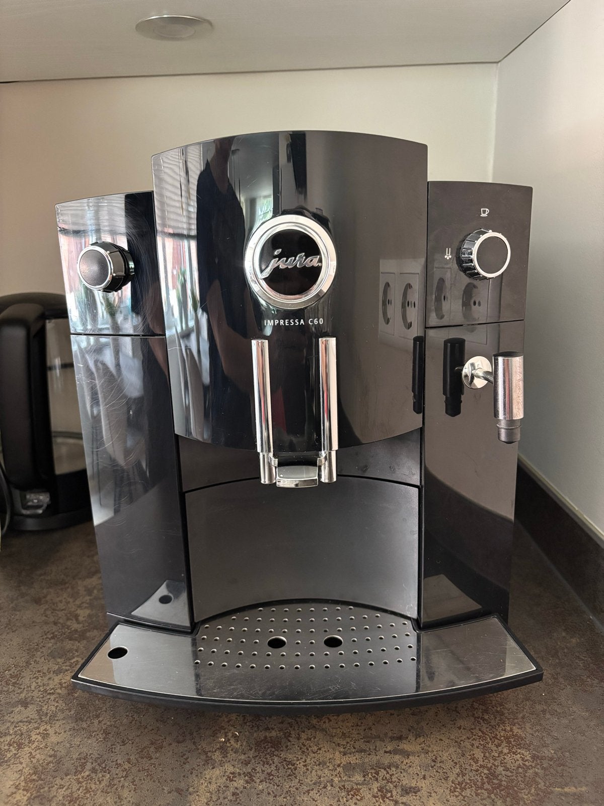Jura Impressa C60 Koffiemachine - Zo goed als nieuw, Afneembaar waterreservoir, Koffiemachine, Zo goed als nieuw, 2 tot 4 kopjes