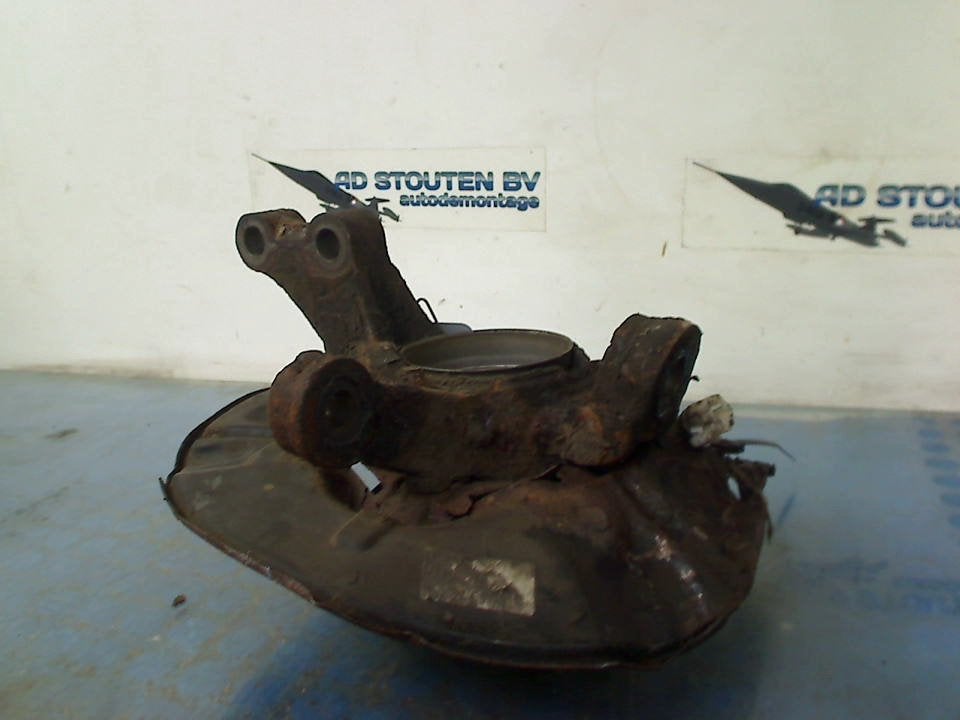 Fusee Links Voor Toyota Corolla Verso (R10/11) 2004, Gebruikt, Kundenbetreuung@toyota.de, Toyota-Allee 2, Köln 50858, , Duitsland