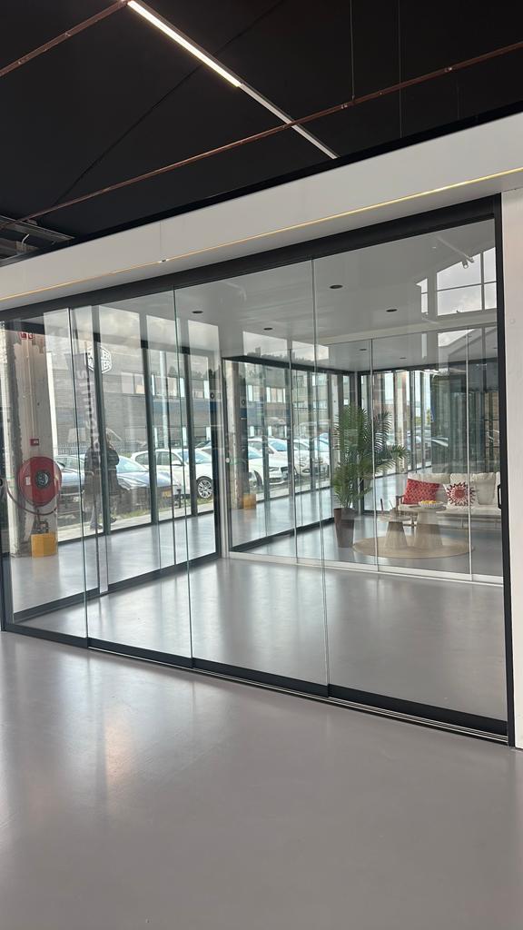 Glazen schuifwanden zwart RAL 9005 388 cm breed 252 cm hoog, Ophalen, 225 cm of meer, Aluminium, Zo goed als nieuw