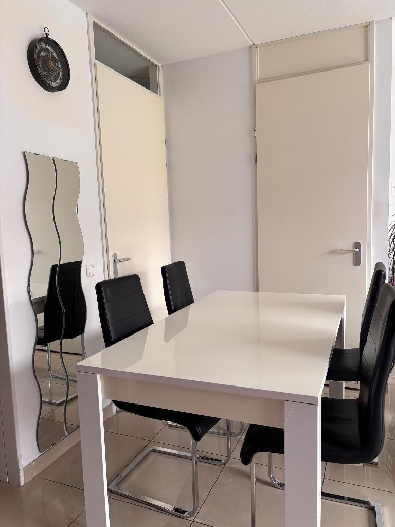 Eettafel met zwarte stoelen, Ophalen, Gebruikt, 100 tot 150 cm, Vier personen