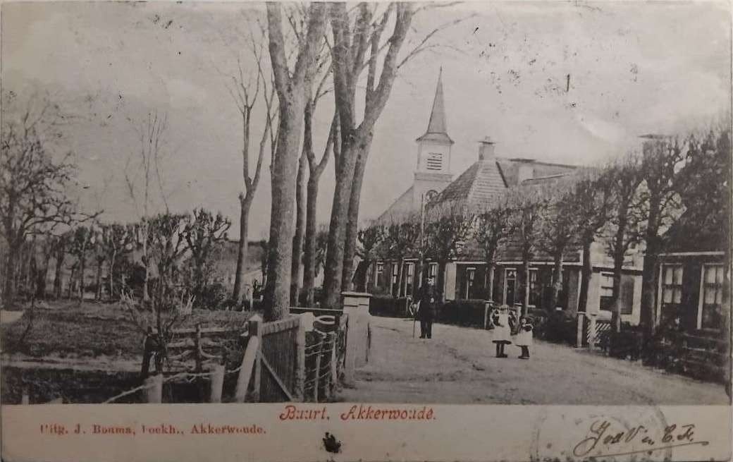 Akkerwoude (Friesland) 1904 – Buurt met Kerk, Ophalen of Verzenden, Voor 1920, Gelopen, Friesland