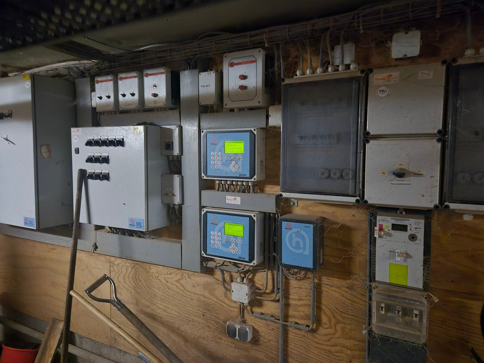 Complete kippenstal inrichting met volière en sorteersysteem, Zakelijke goederen, Agrarisch | Werktuigen, Veehouderij, Stalinrichting