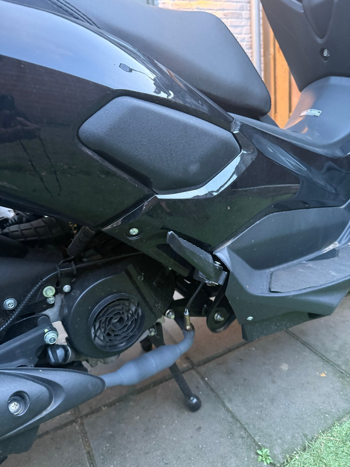 Killerbee B-Max Scooter  NIEUW 600KM, Fietsen en Brommers, Ophalen of Verzenden, Zo goed als nieuw, Benzine, Overige merken