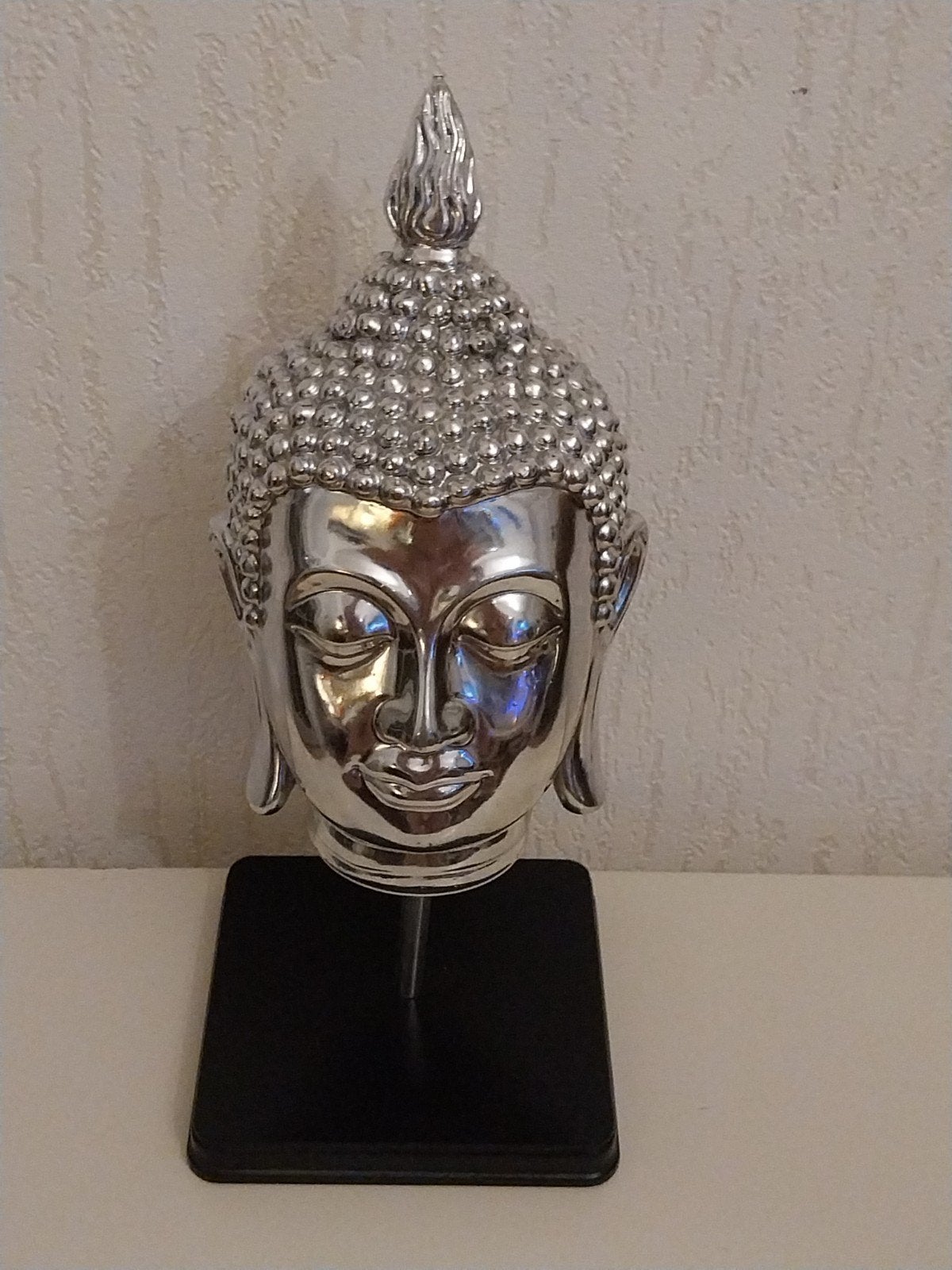Zilverkleurig Boeddha Hoofd op Sokkel - Decoratief Beeld, 32 cm, Met sokkel, Ophalen of Verzenden, Zo goed als nieuw