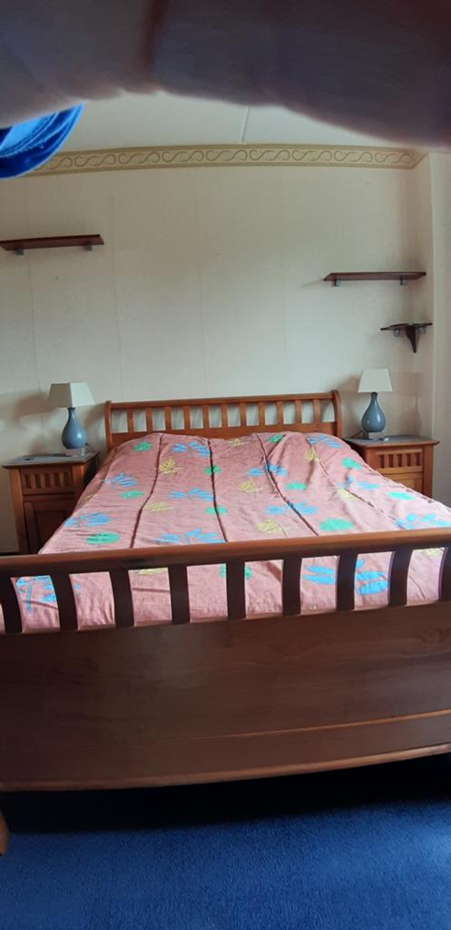 Complete slaapkamer set - Bed, nachtkastjes, kledingkast, Gebruikt, Bruin, Klassiek, Tweepersoons