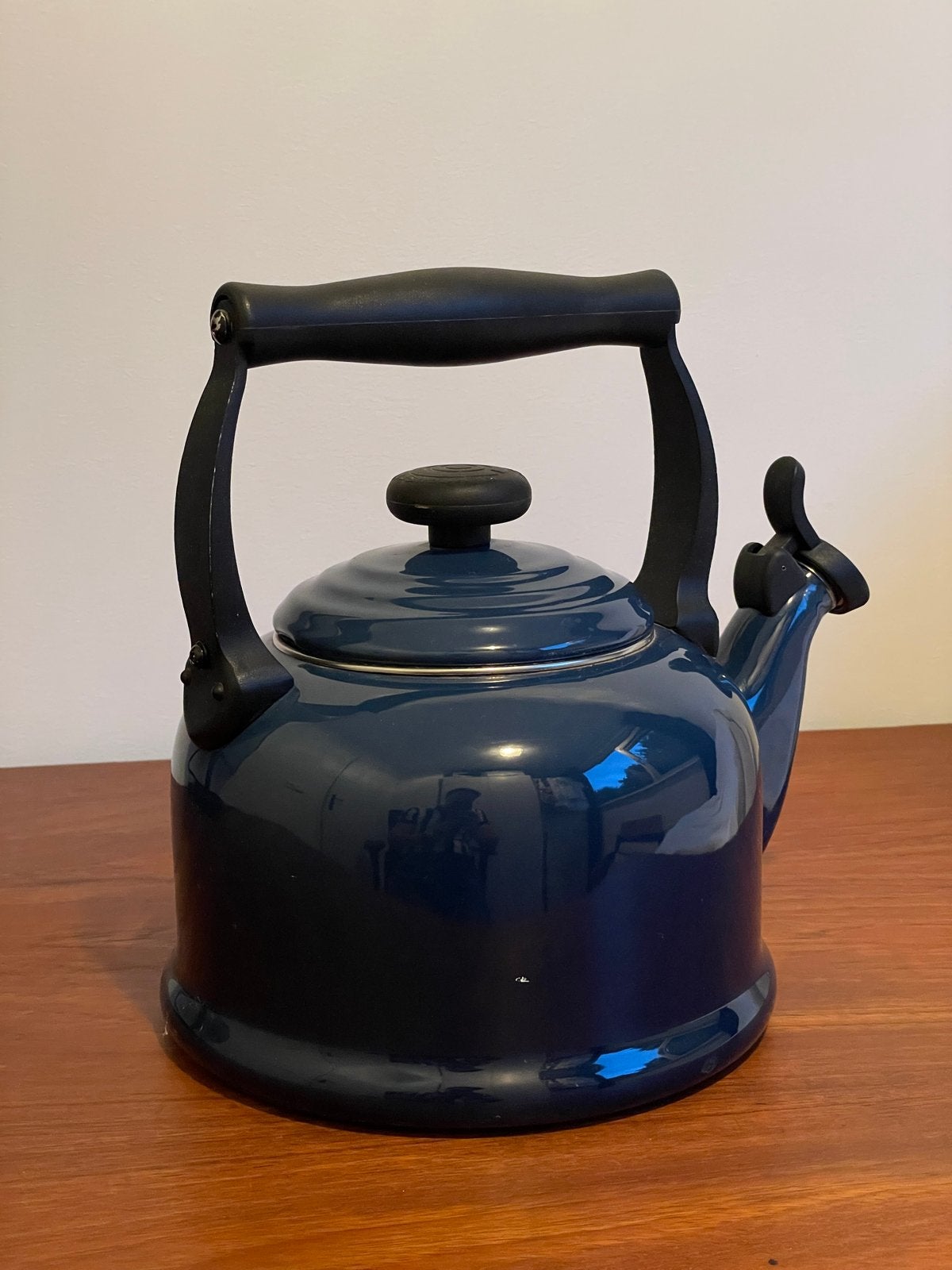 Le Creuset Nuit (Blauw) fluitketel 2,1L, Witgoed en Apparatuur, 2 liter of meer, Ophalen, Zo goed als nieuw