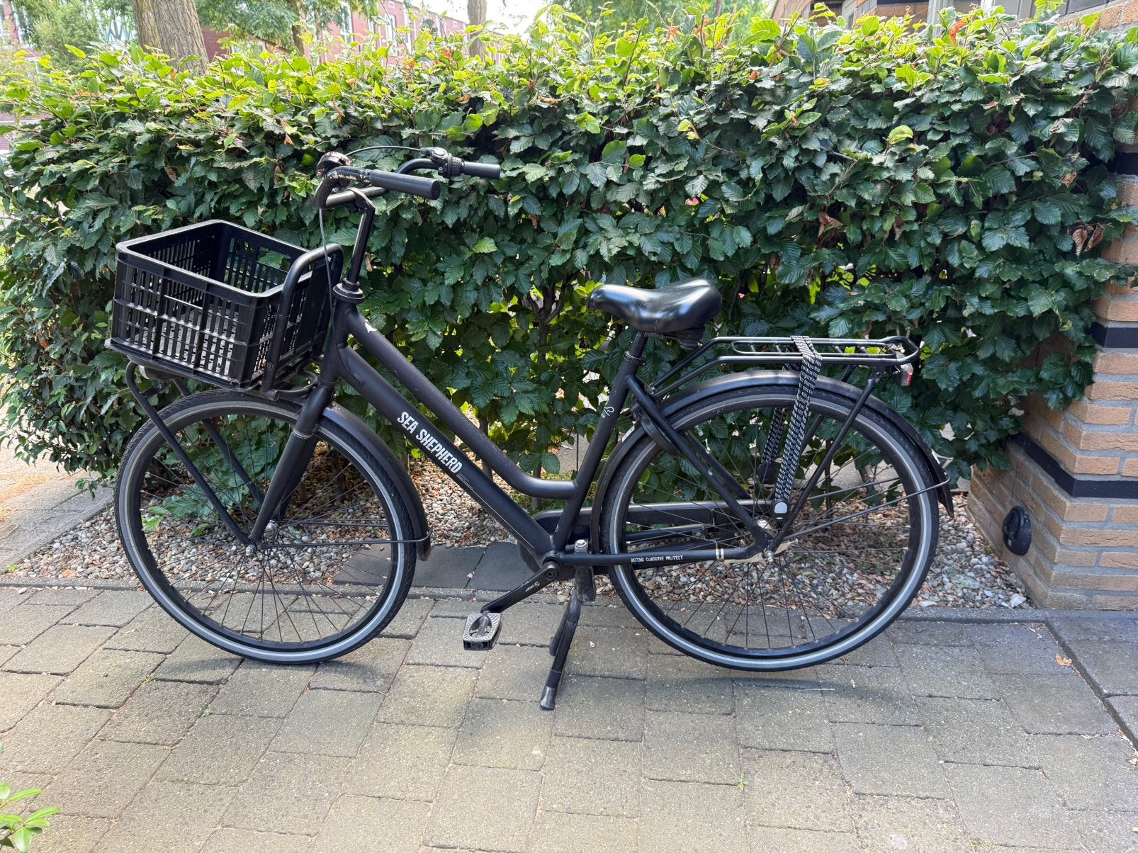 Zwarte transportfiets met krat, Fietsen en Brommers, Fietsen | Dames | Omafietsen, Ophalen, Terugtraprem, Gebruikt, Versnellingen