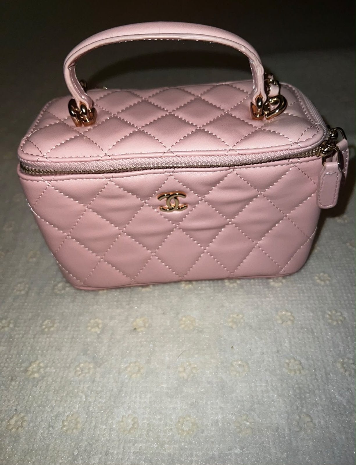 Chan€l roze gewatteerde vanity case met ketting, Sieraden, Tassen en Uiterlijk, Ophalen of Verzenden, Zo goed als nieuw, Roze