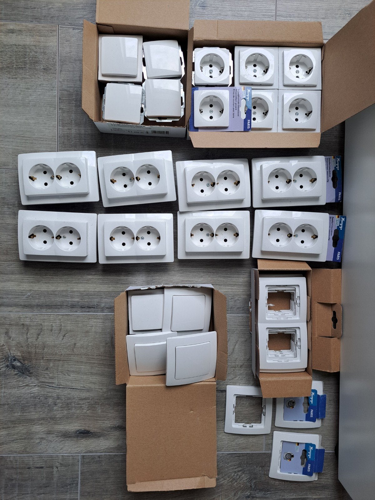 Partij stopcontacten en lichtschakelaars (nieuw en gebruikt), Doe-het-zelf en Verbouw, Elektra en Kabels, Ophalen, Zo goed als nieuw