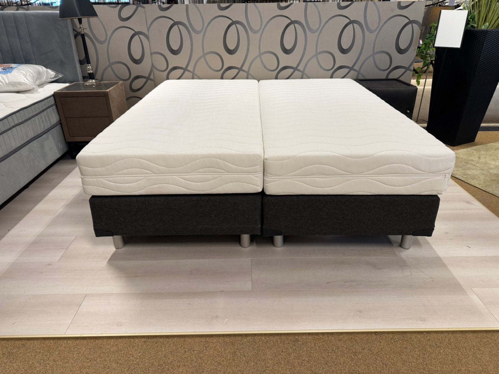 Boxspring 180x200 Zonder hoofdbord stof Direct/Leverbaar, Ophalen, #Boxspring#Anraciet#200#Stof#Bedden#2-Persoons, Mwonenenslapen