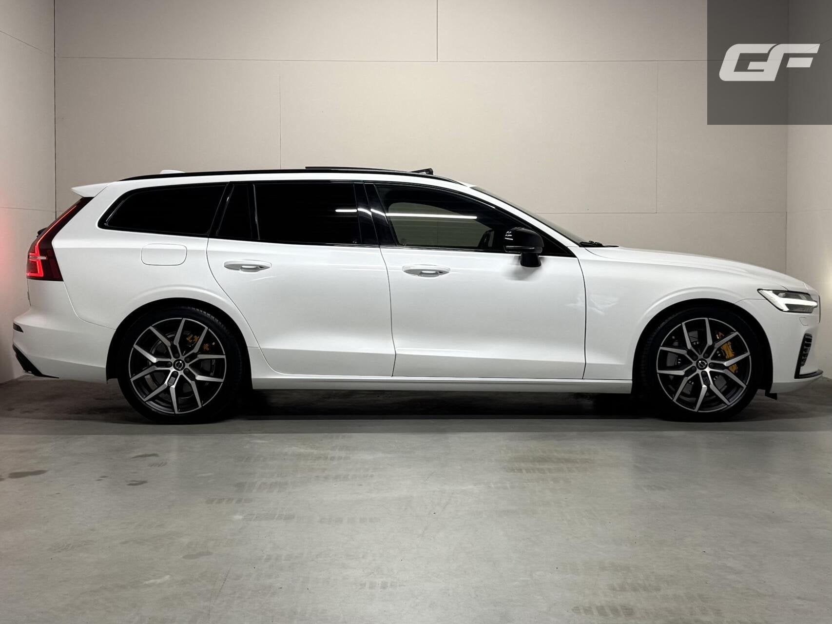 Volvo V60 2.0 T8 Twin Engine AWD Polestar Engineered Pano B&, Auto's, Volvo, Automaat, Gebruikt, Zwart, Leder en Stof