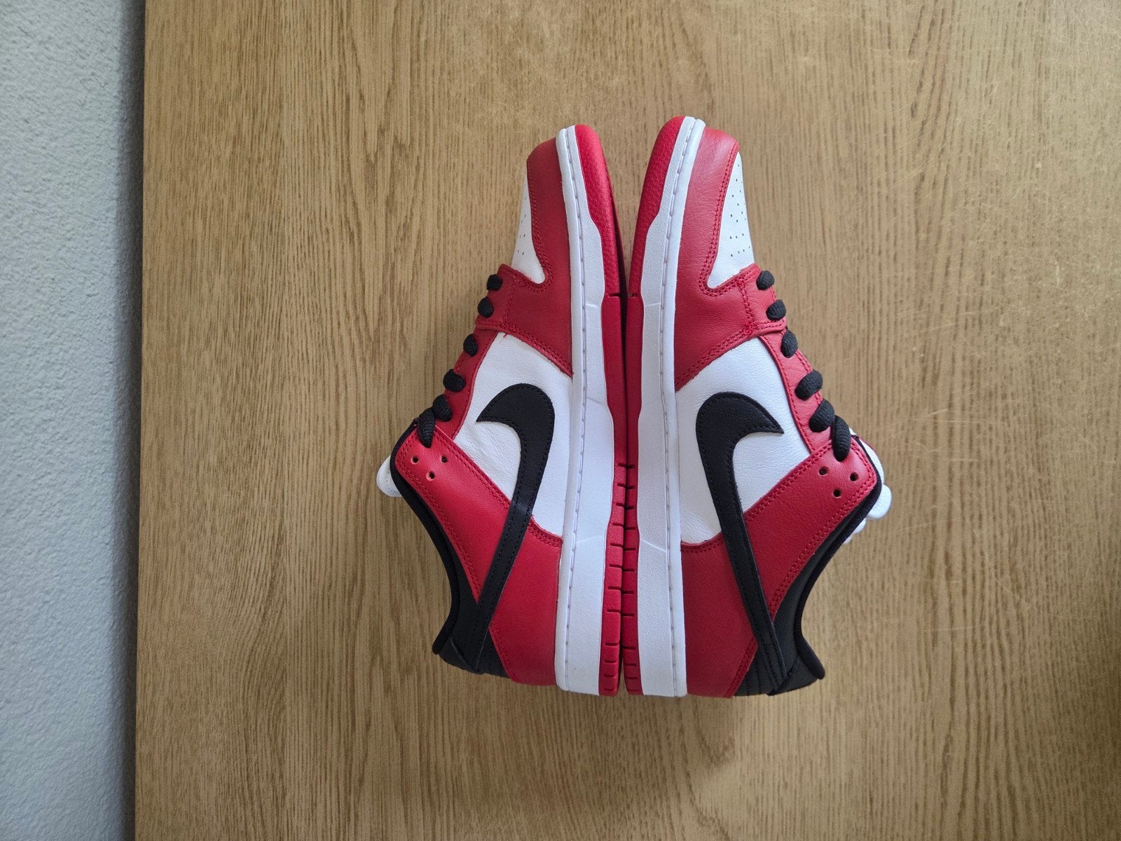 Nike SB Dunk Low Pro Chicago Red Black White EU 43 US 9,5, Ophalen of Verzenden, Nieuw, Overige kleuren