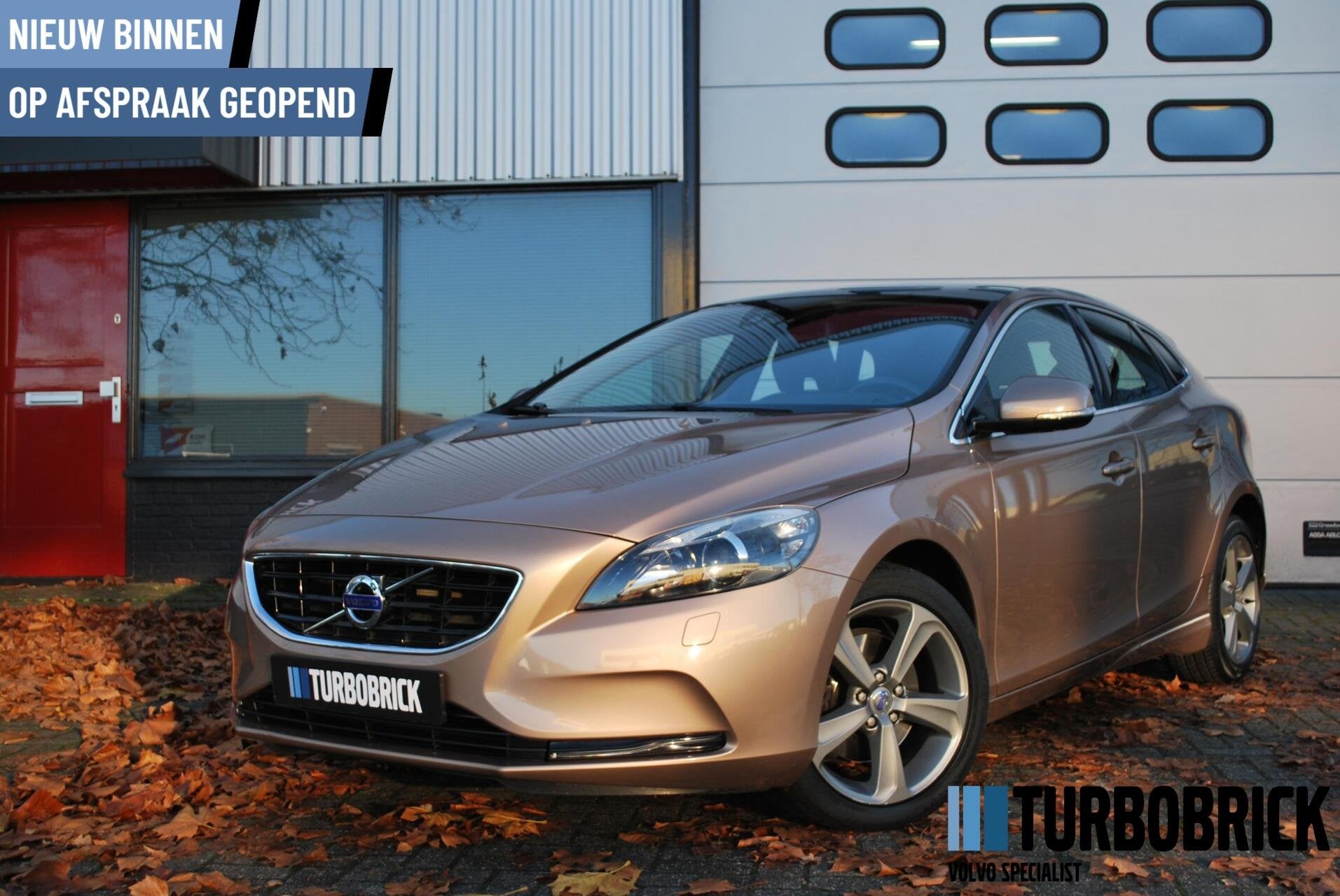 Volvo V40 1.6 T2 Momentum |Pano|Trekhaak|Clima|Cruise|Standk, Auto's, Volvo, Voorwielaandrijving, Stof, Gebruikt, Zwart