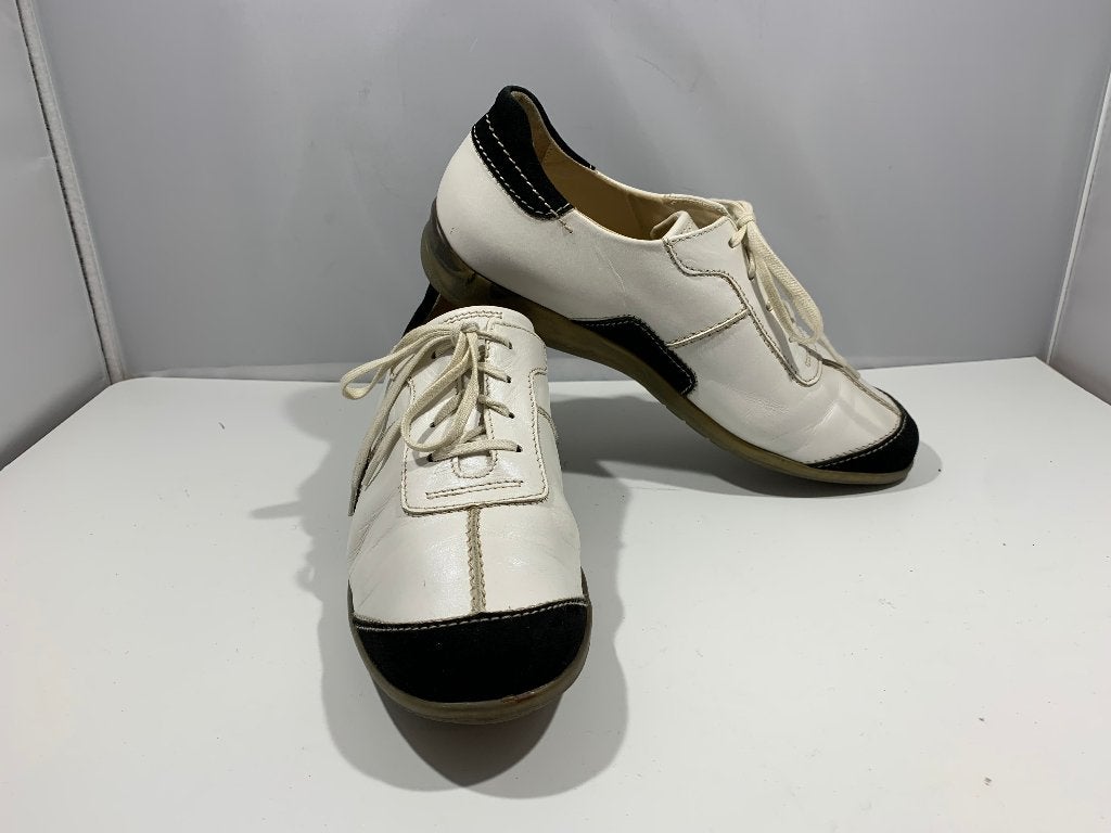Hassia , maat 39. Wit zwarte veterschoenen., Hassia, Verzenden, Wit, Wandelschoenen